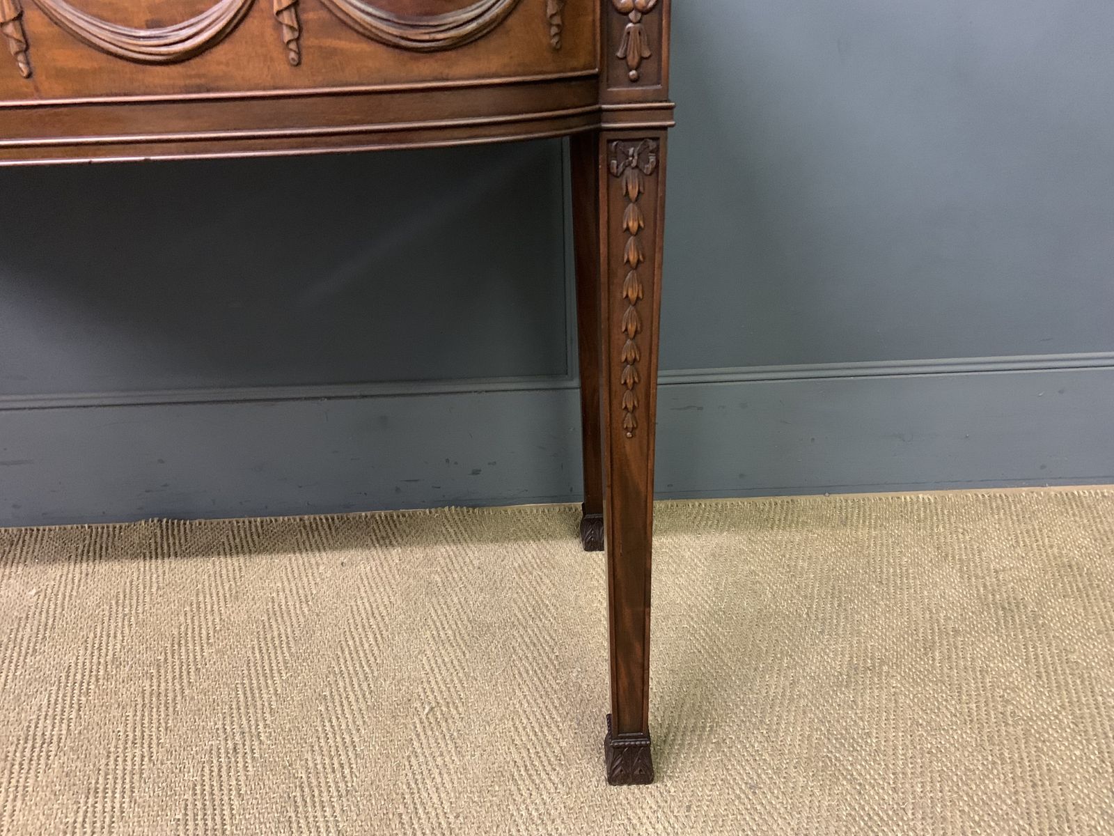 photo vintage Adams Style Mahogany Side Table