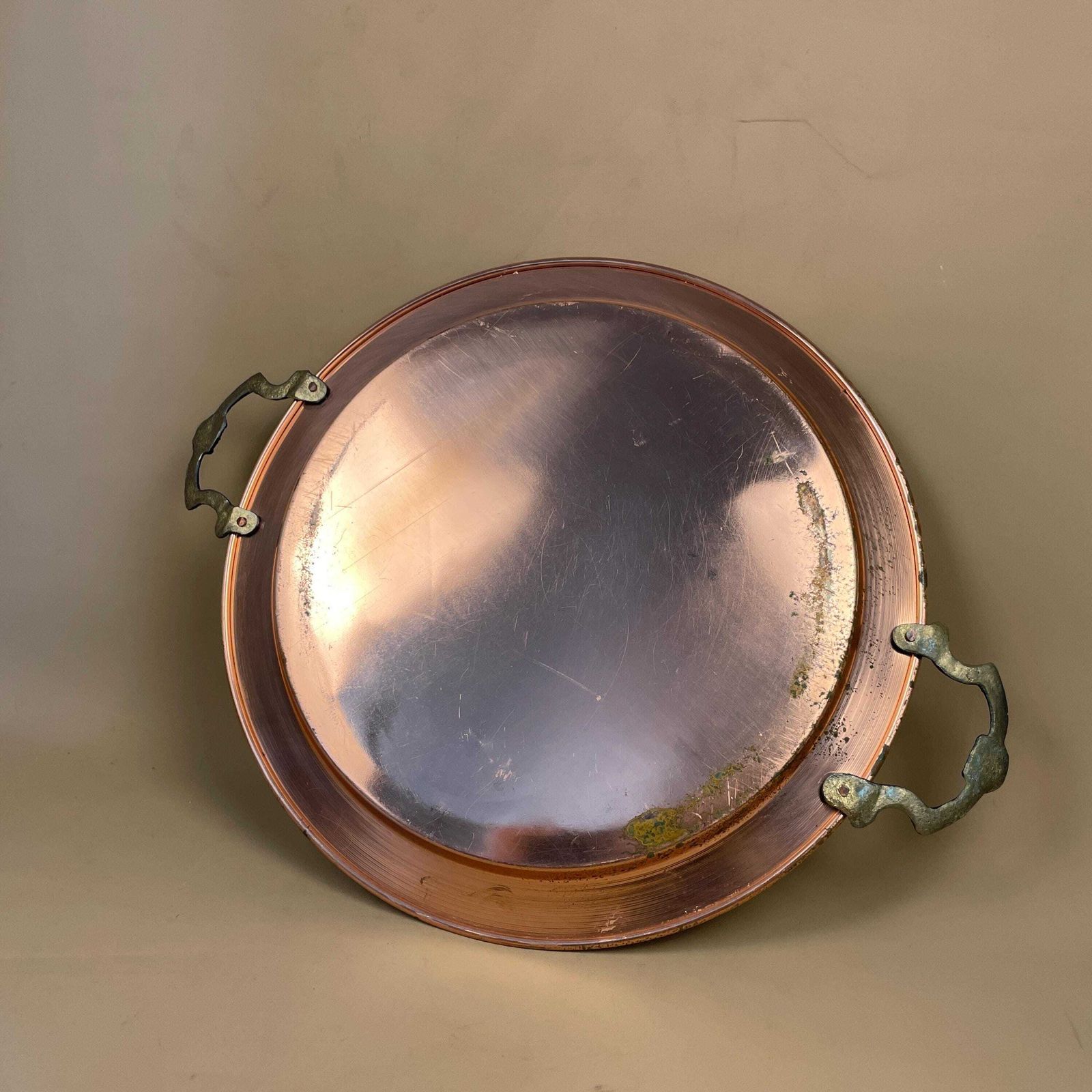 photo furniture Antique Metal Copper Indian Patterned Brass Tray 45.5cm Plate Handmade Copper Etched Intricate Vintage Decorative Round Colourful Handles