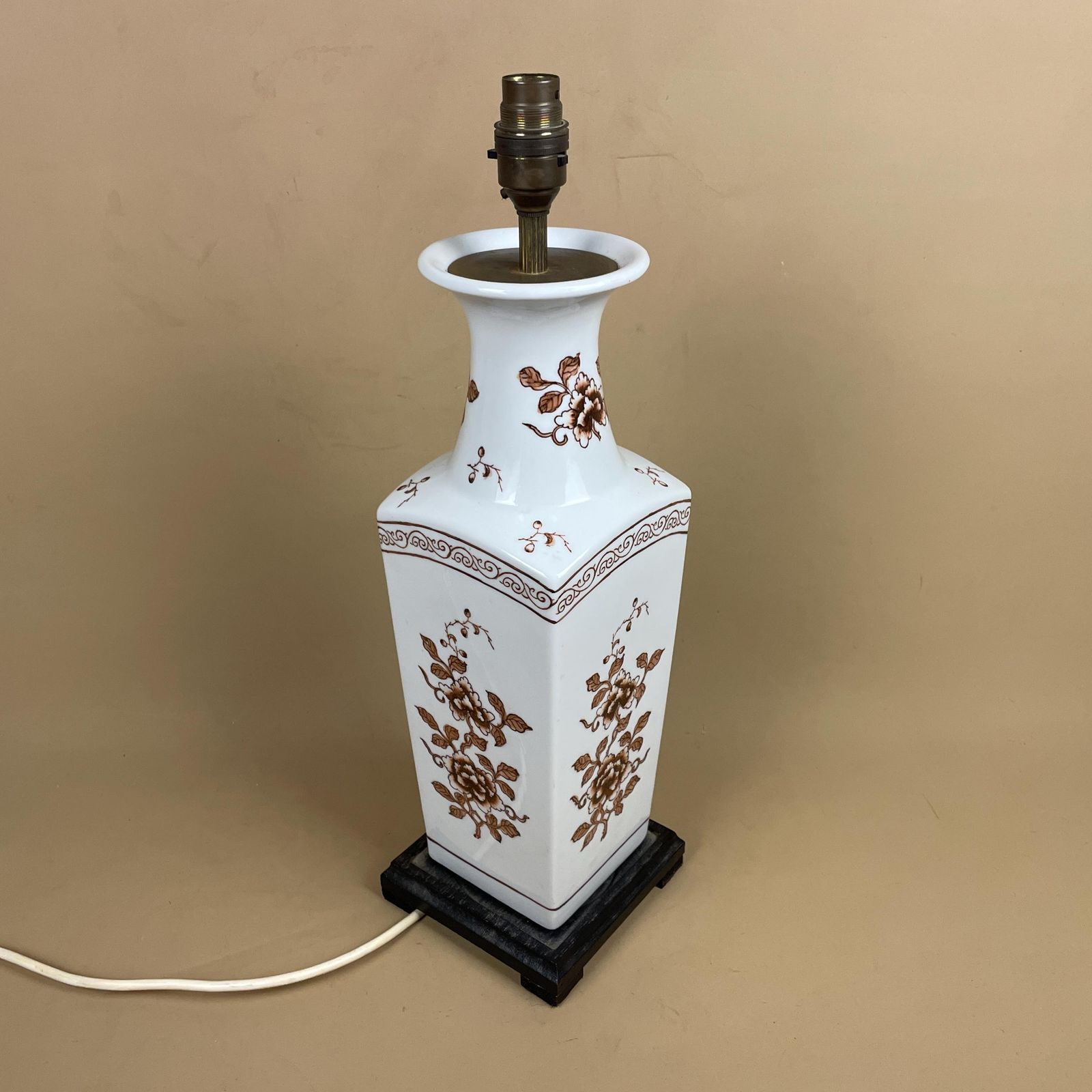 Vintage Ceramic Floral Pattern Lamp Light Bedside Table White Burgundy Red Wooden Base Antique Gold Brass Trims Pac Tested Chinoiserie photo 75.0
