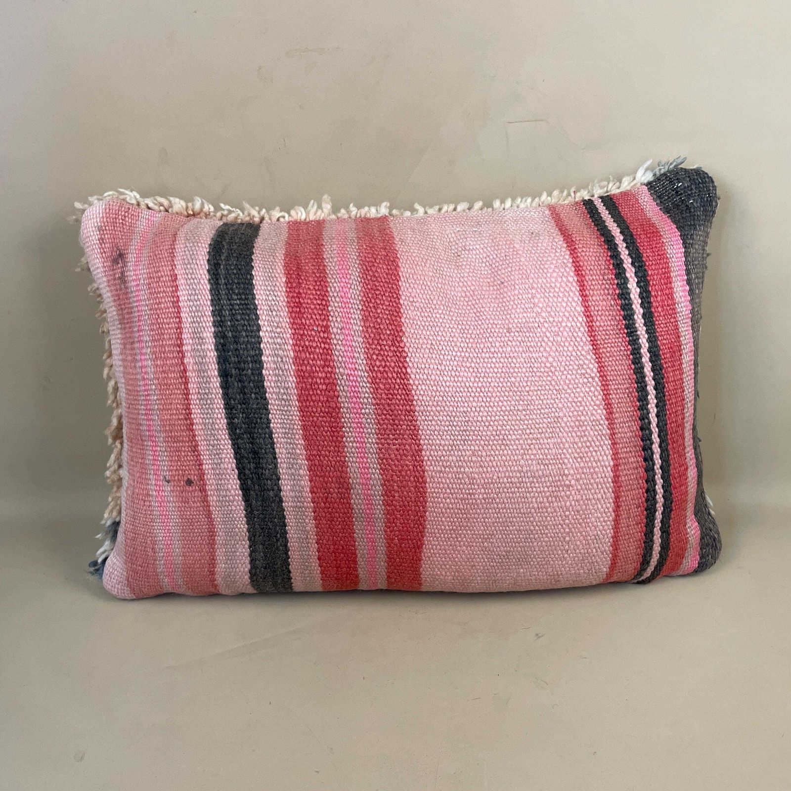 Moroccan Berber Kilim Cushion Antique Carpet Pillow Feather 60x40cm Abstract Feather Filled Pale Pink Beige Blue Green Traditional Rectangle photo vinterior