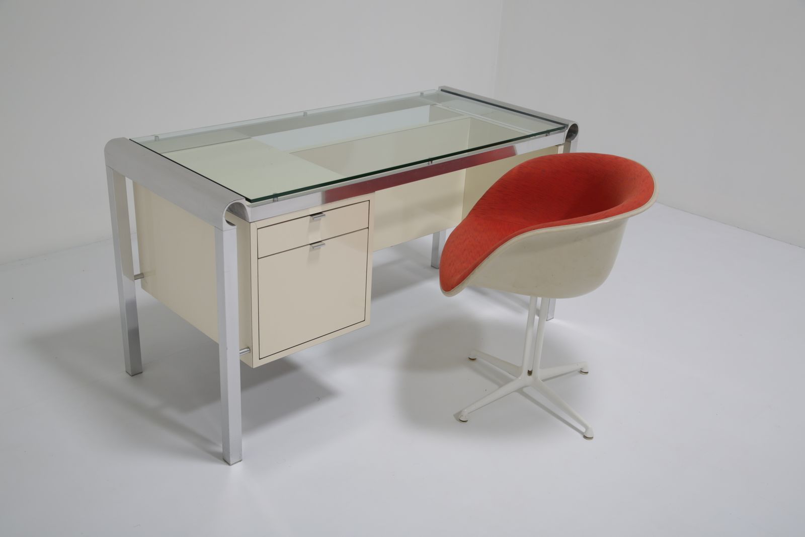 photo vinterior Pierre Cardin Architectural Desk: In Cream Lacquer & Chrome With Glass Top, 1970s