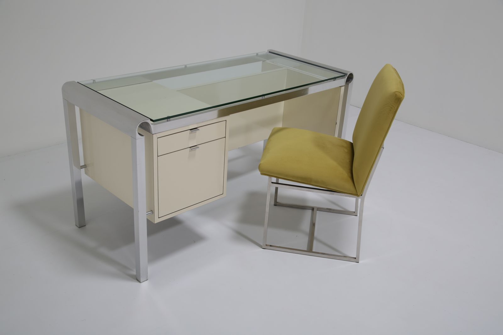 photo vintage Pierre Cardin Architectural Desk: In Cream Lacquer & Chrome With Glass Top, 1970s