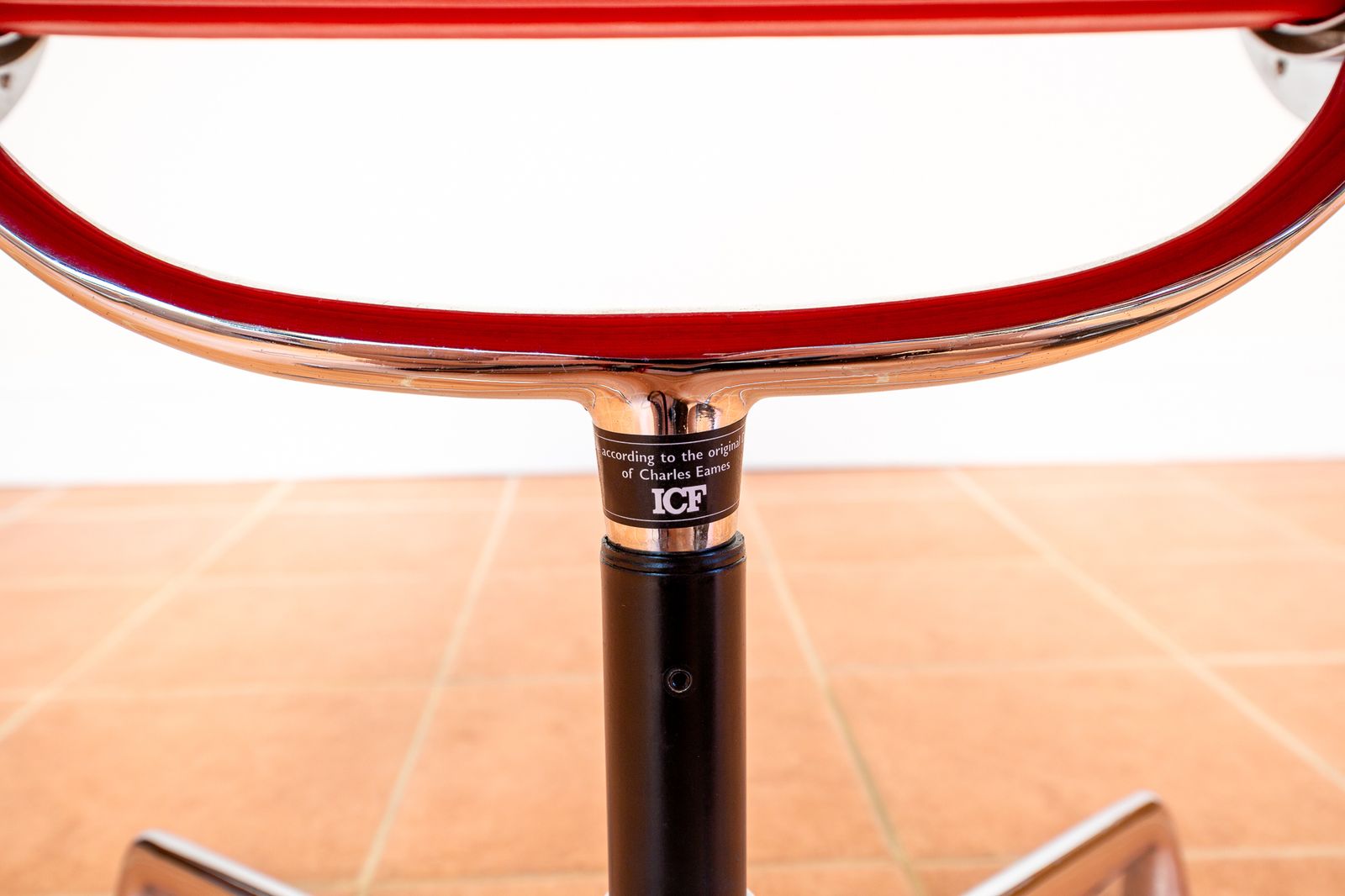 1850.0 Eames Ea108 Armchair By Icf 1 Of 4 Mcm 1970s Swivel Red Leather Chrome Aluminium Mid Century Executive Office Conference Chair photo