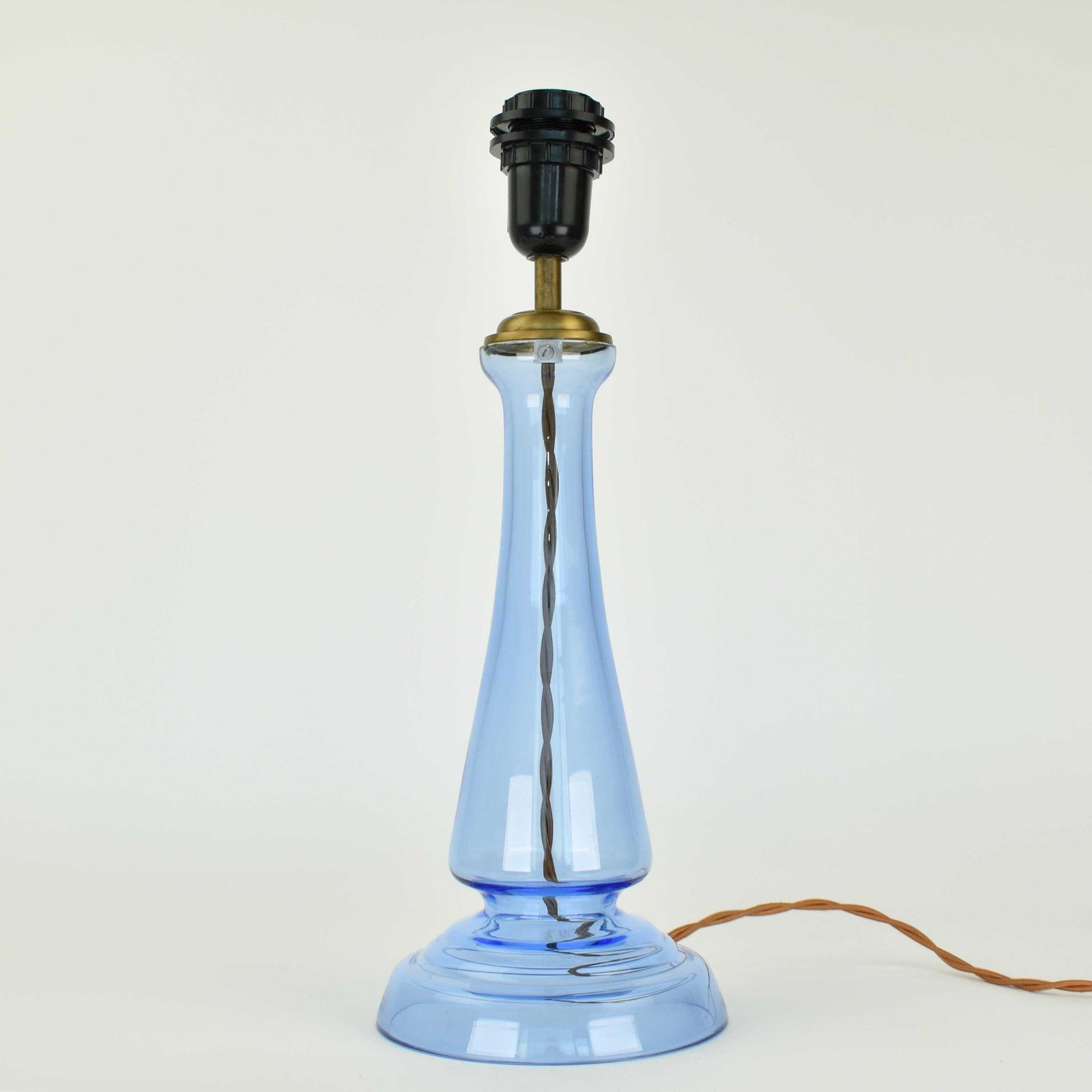 Vintage Laura Ashley Korenbloemblauw Glazen Tafellamp | Sierlamp Jaren 1990–2000 Messing Nachtkastje Buffetkast Europees Brits Kustlijn photo for sale