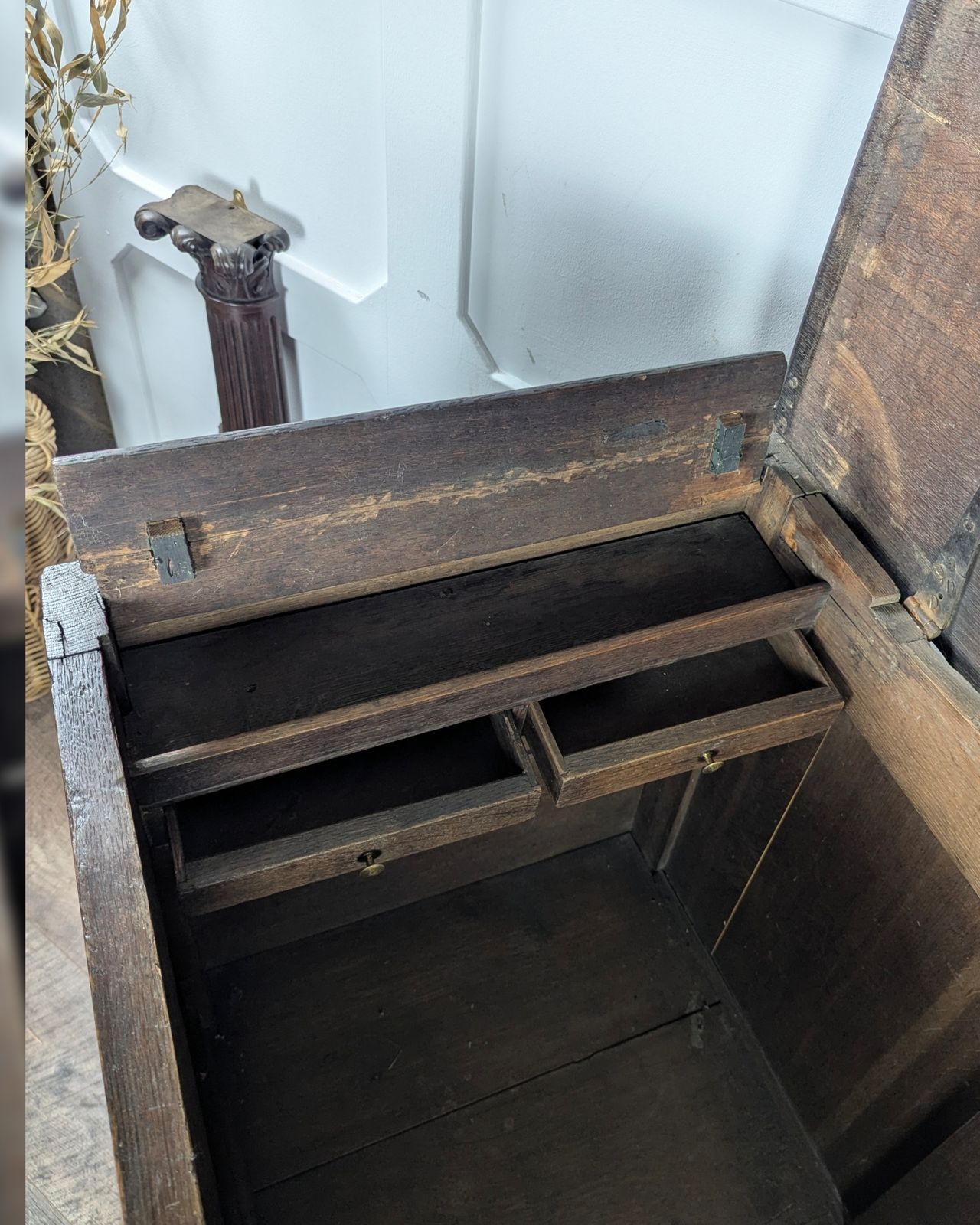 photo vinterior Large 18th Century Oak Mule Chest With Drawers And Hidden Storage