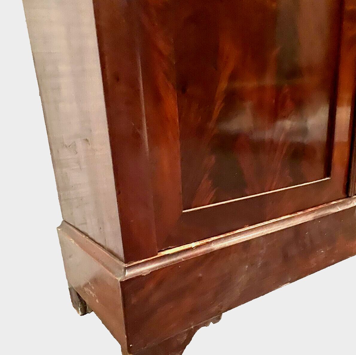 Louis Philippe Showcase In Mahogany And Mahogany Veneer 19th Century photo vinterior