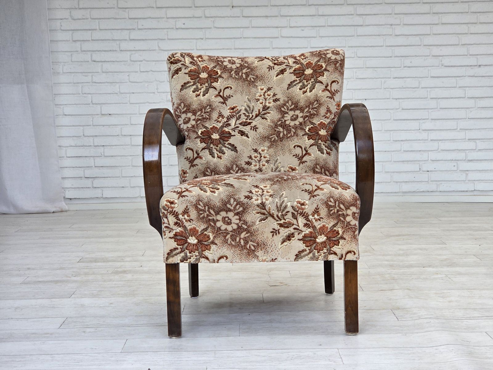 photo furniture Ca. Jaren 1950, Deense Art Deco Fauteuil, Meubelvelours, Beukenhout, Opnieuw Bekleed.