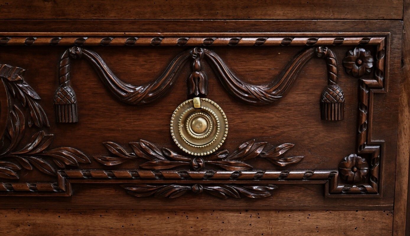 photo furniture Walnut Chest Of Drawers, Louis XVI Style – Mid 20th Century