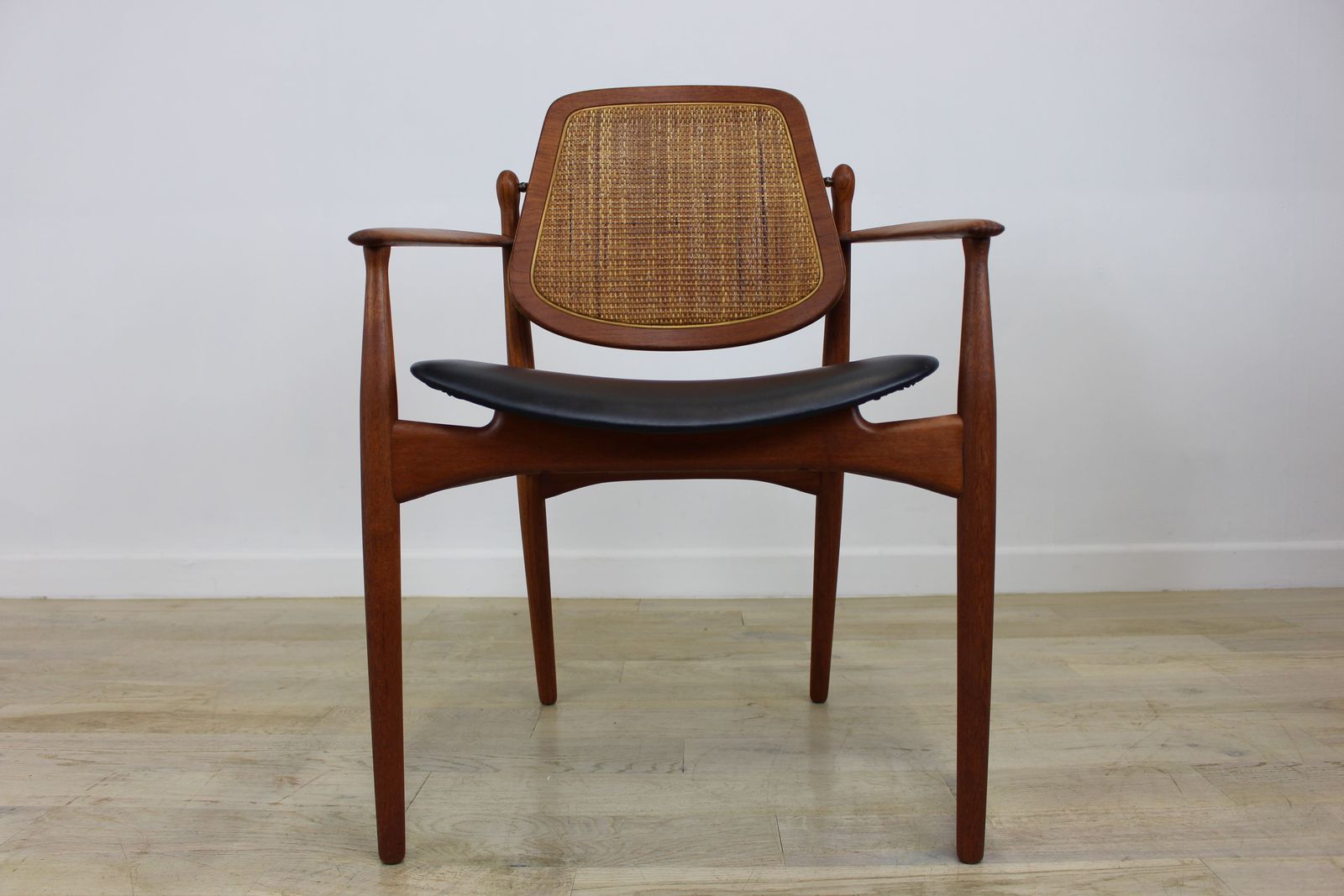 Superb Set Of 8 France And Daverkosen Chairs Model 186 By Arne Vodder photo for sale