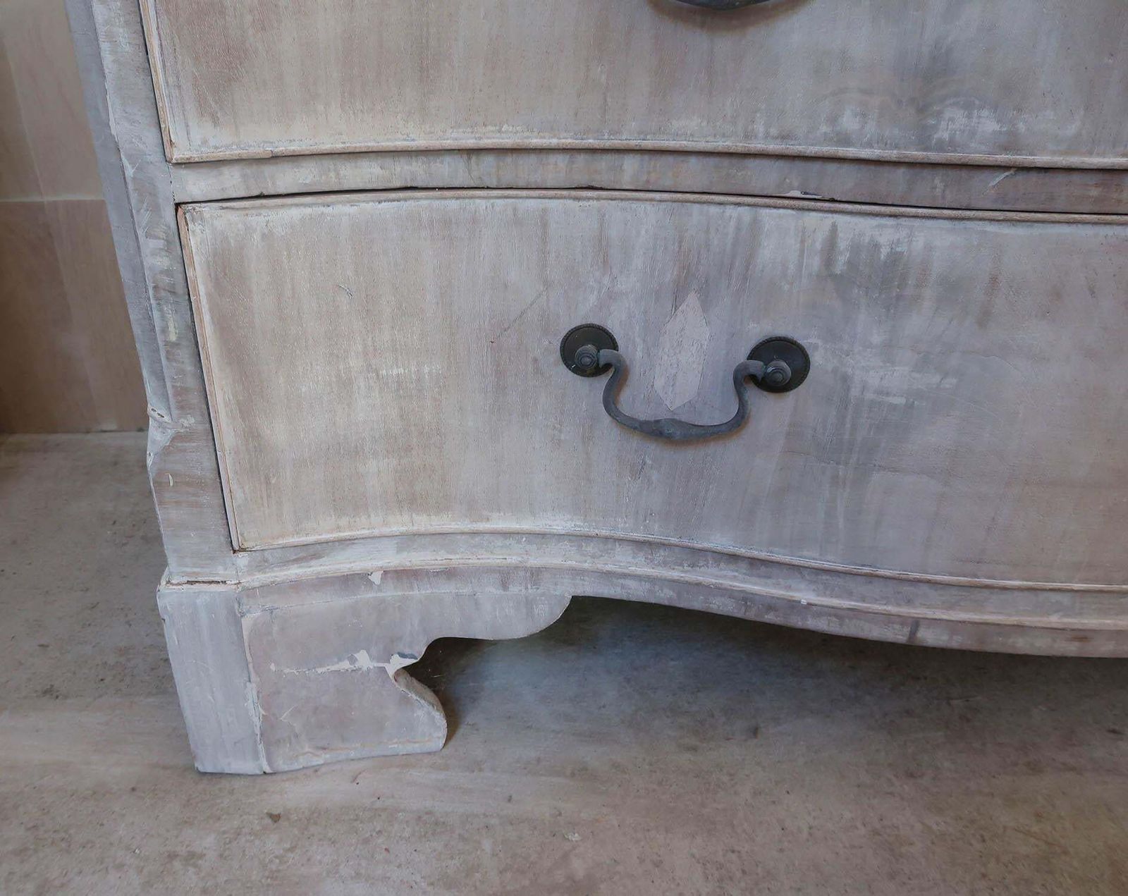 Antique Bleached Mahogany Serpentine Fronted Chest Of Drawers, English C.1780 photo vintage