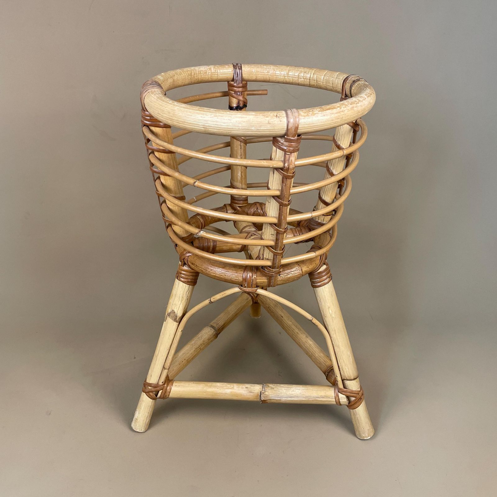Vintage Round Bamboo Plant Stand Tripod 3 Legs Corner Plant Pot Holder Boho Retro Style photo 75.0