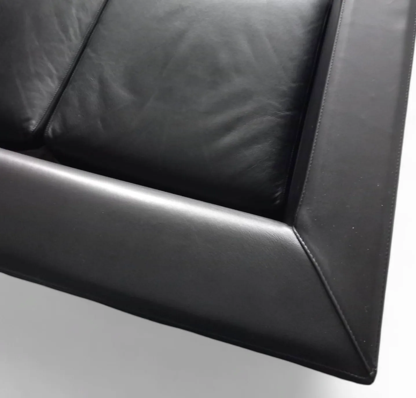 4 X Black Leather Poltrona Frau Moji Armchairs By Shigeru Uchida 1 X Moji Two Seater Stunning Condition photo vinterior
