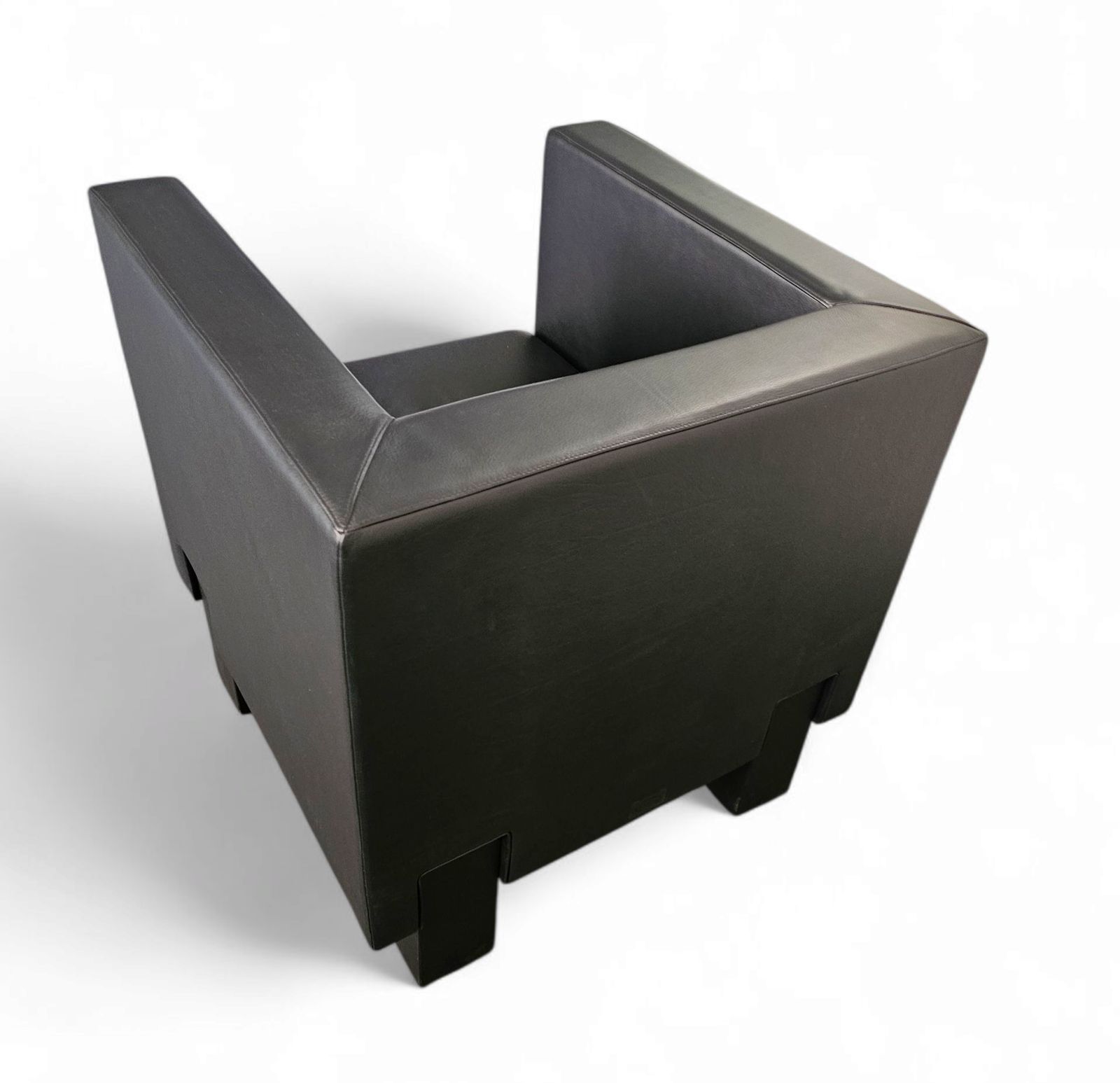 8423.0 4 X Black Leather Poltrona Frau Moji Armchairs By Shigeru Uchida 1 X Moji Two Seater Stunning Condition photo