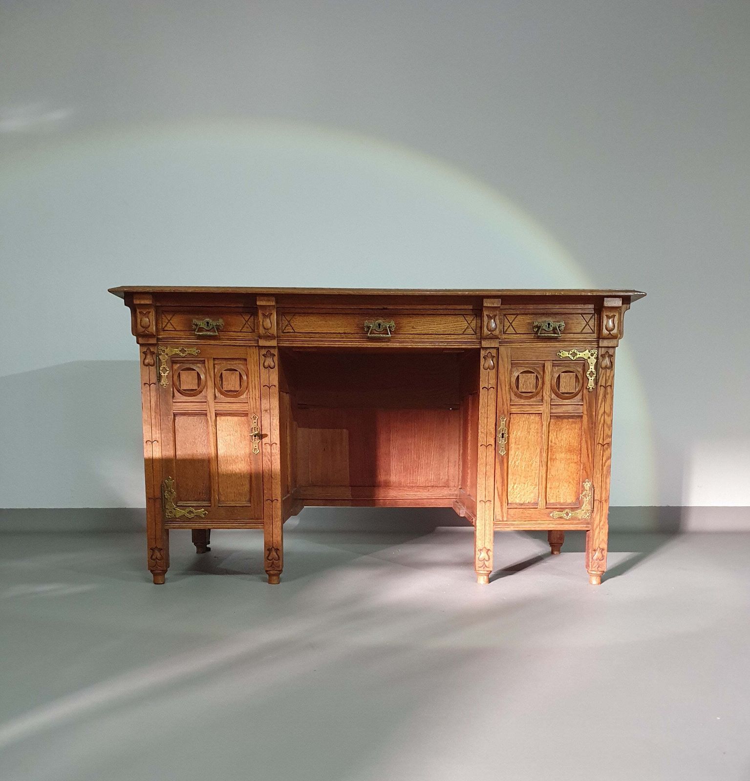 1900.0 Art & Craft Desk Early 1920's Height 78 Width 135 Depth 60 Cm photo