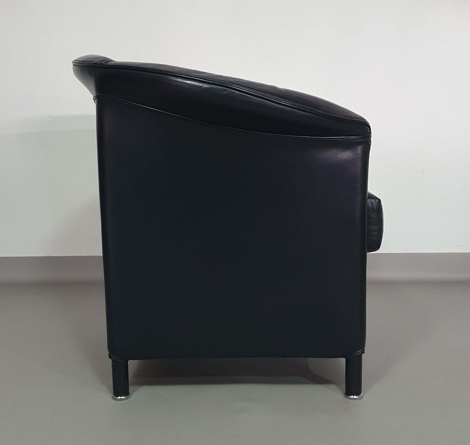 photo for sale Aura Chairs / Black Leather By Paolo Piva For Wittmann 1980