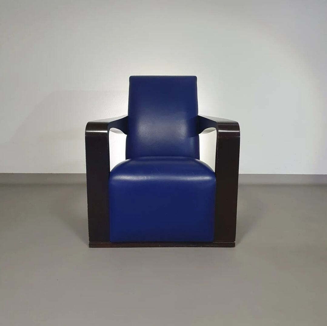 Furniture 4 X Vintage Ying Lounge Chairs / Fauteuils Van Hugues Chevalier, Jaren 1990. 3 X Blue / 1 X Red Leather. Special Made In These Colours For Tommy Hilfi photo