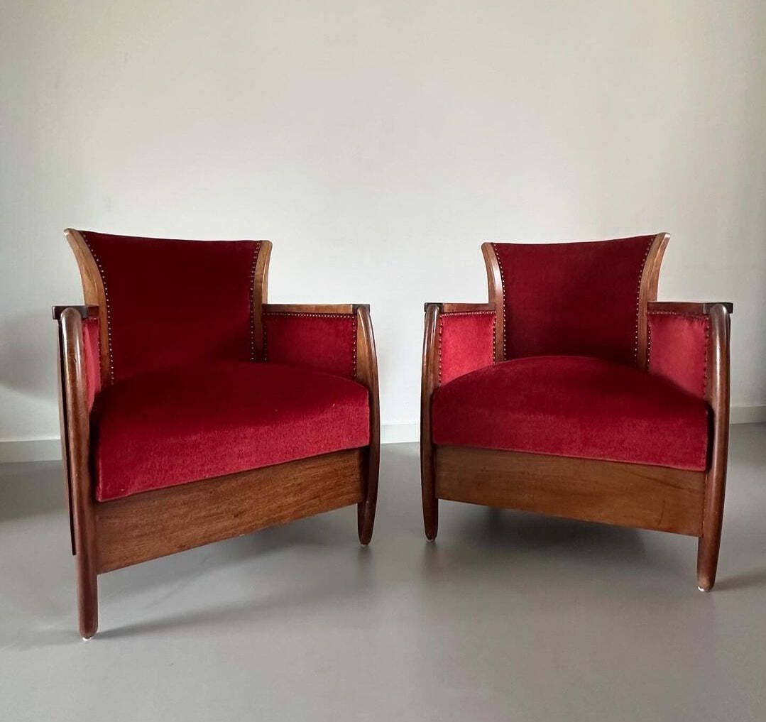 Set Art Nouveau Club Chairs.