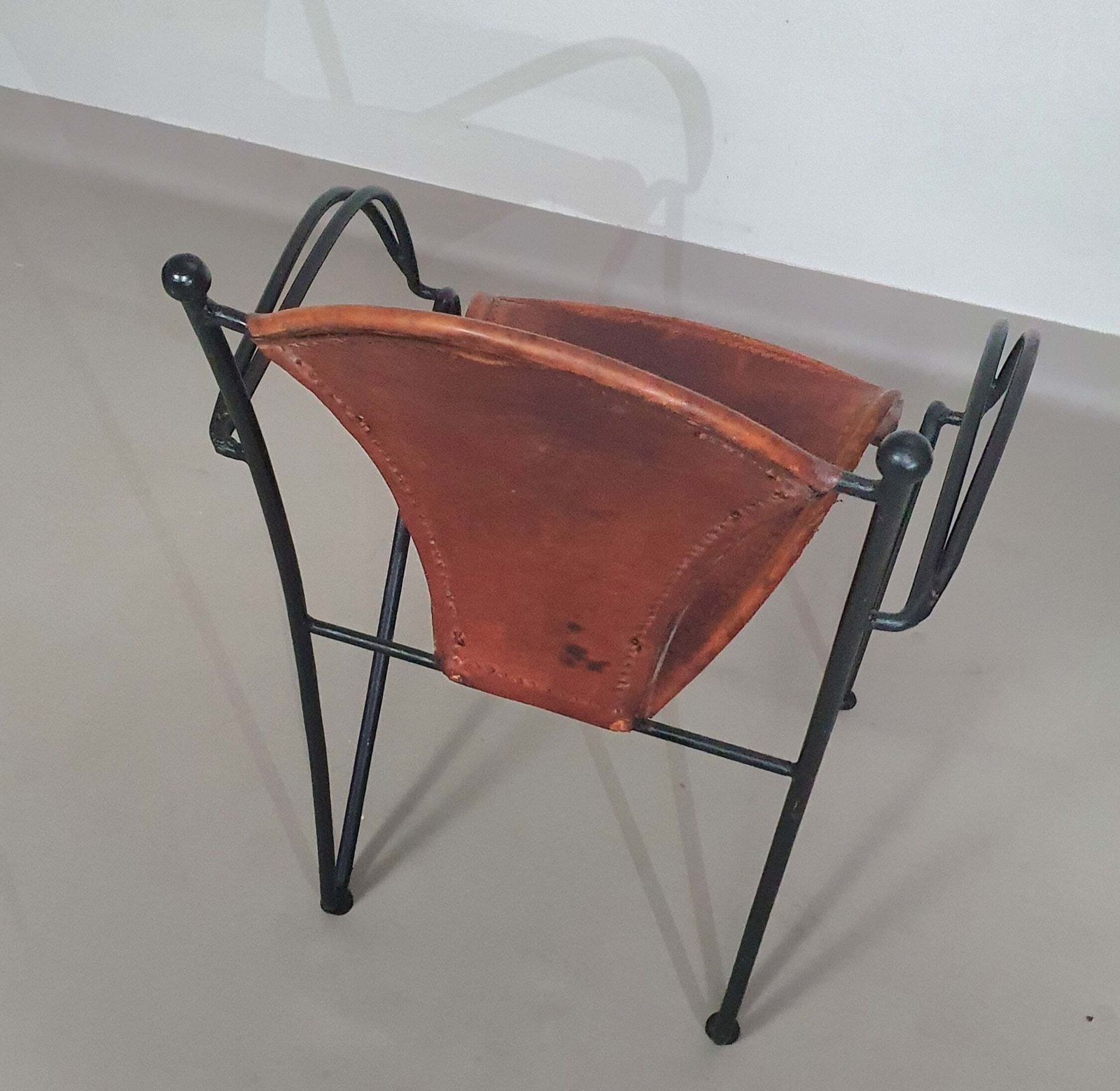 photo vintage 24 Chairs In Leather And Solid Wrought Iron