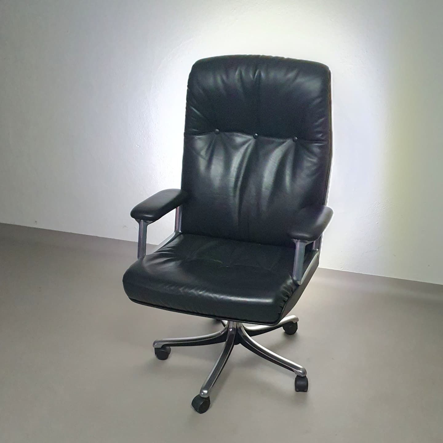 Vintage Office Chair P128 By Osvaldo Borsani For Tecno photo buy