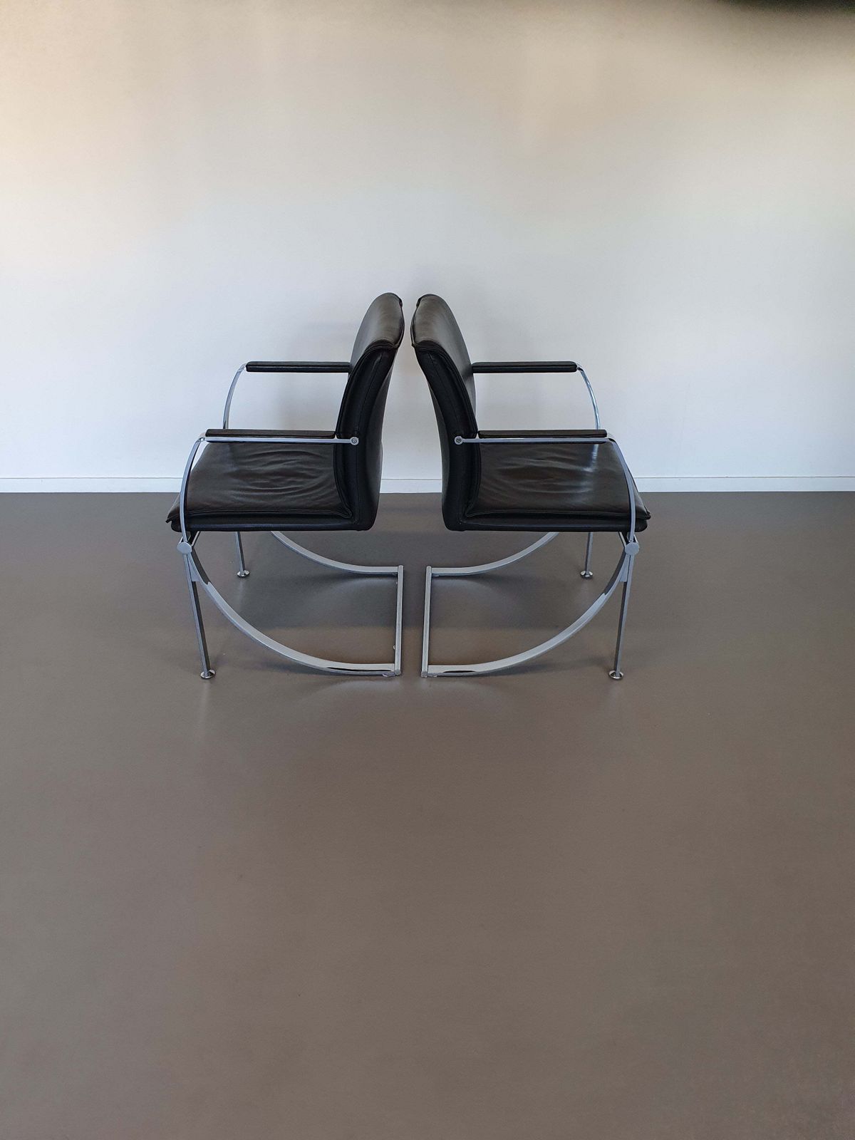 4 X Casala Conference Chair / Black Leather / Chromen Steel 1980s photo vinterior
