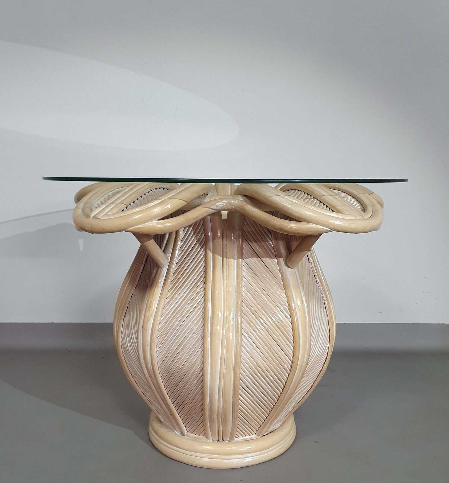 photo vinterior Split Reed / Pencil Reed / Rattan / Bamboo Bell Flower Side Table.