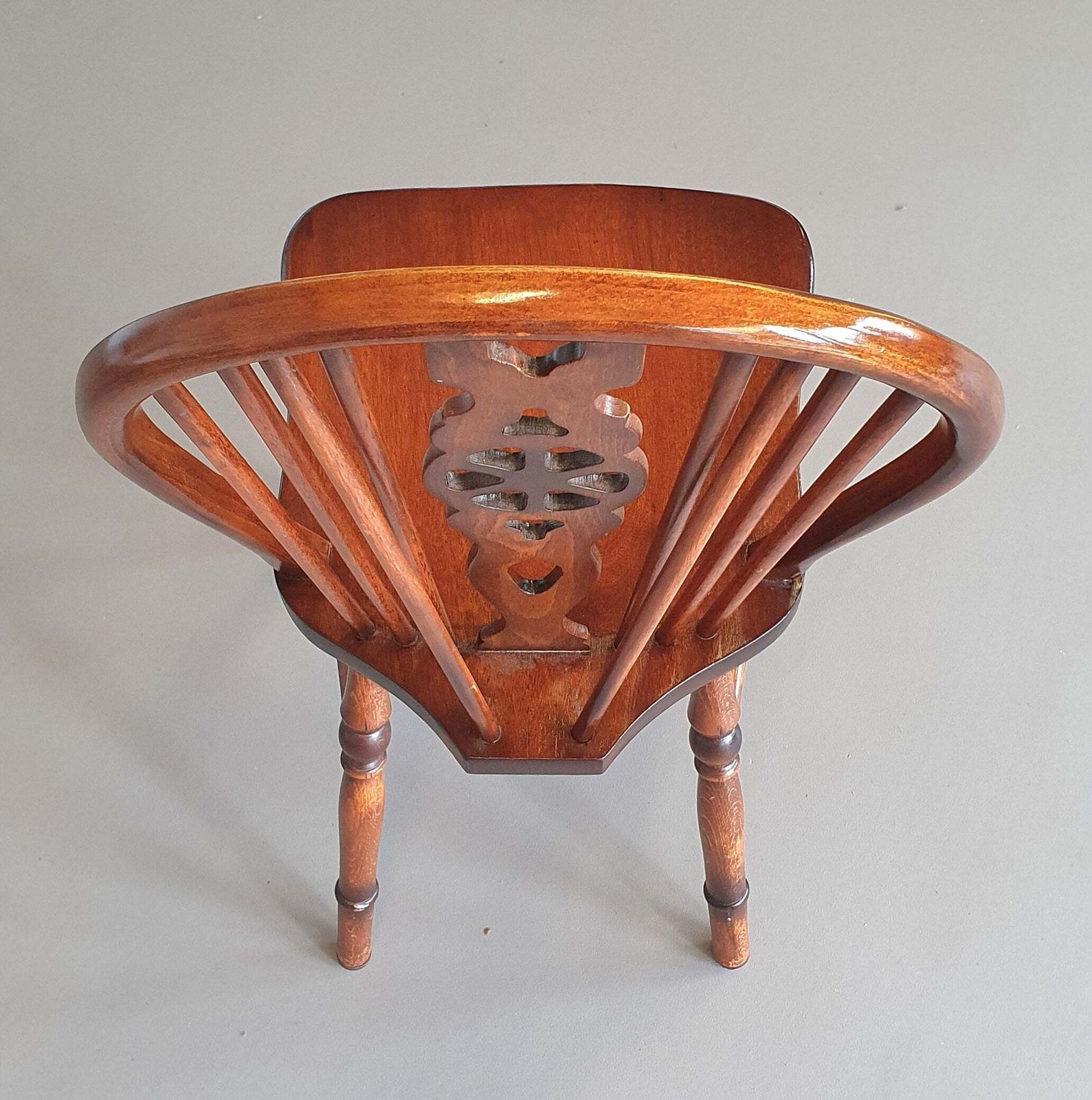 Furniture 4 X Wheelback / Windsor Chairs / Marked photo