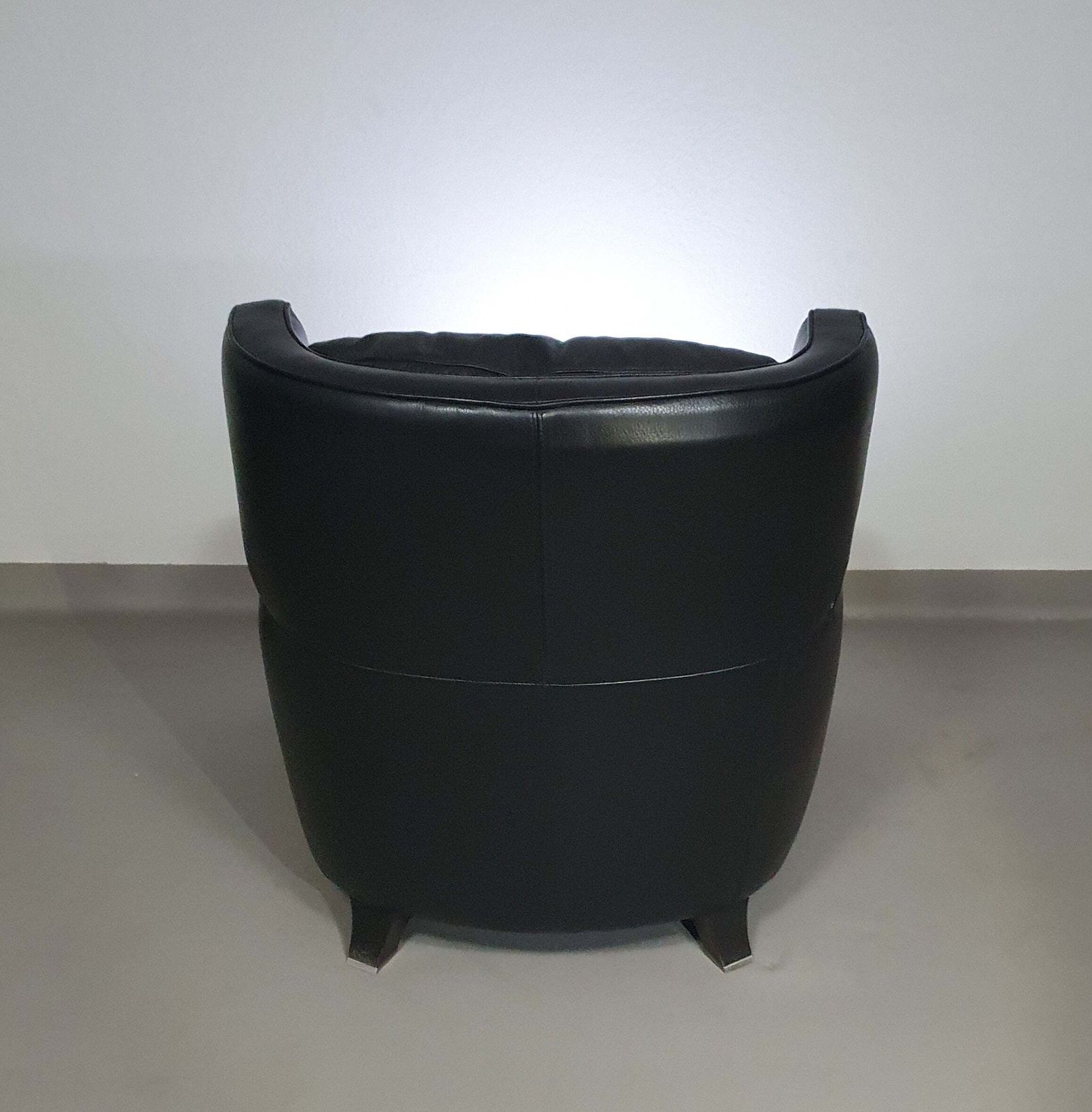 photo buy Amadeus Natuzzi Lounge Chair / Black Leather