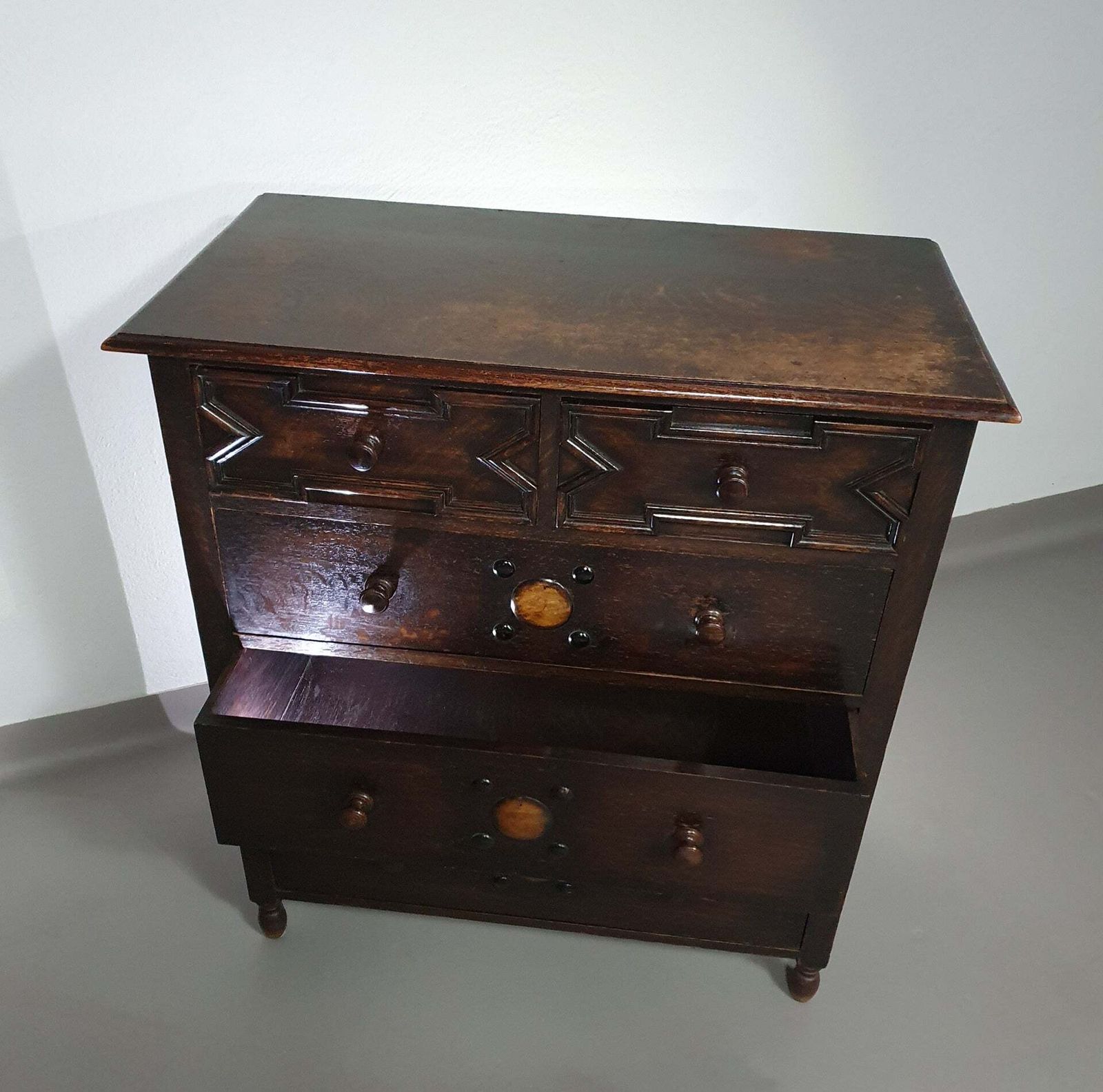 Particularly Cool English Chest Of Drawers / Chest Of Drawers. Dated (Charles 2 Era). Made Of Solid Oak With Beautiful Patina. photo for sale