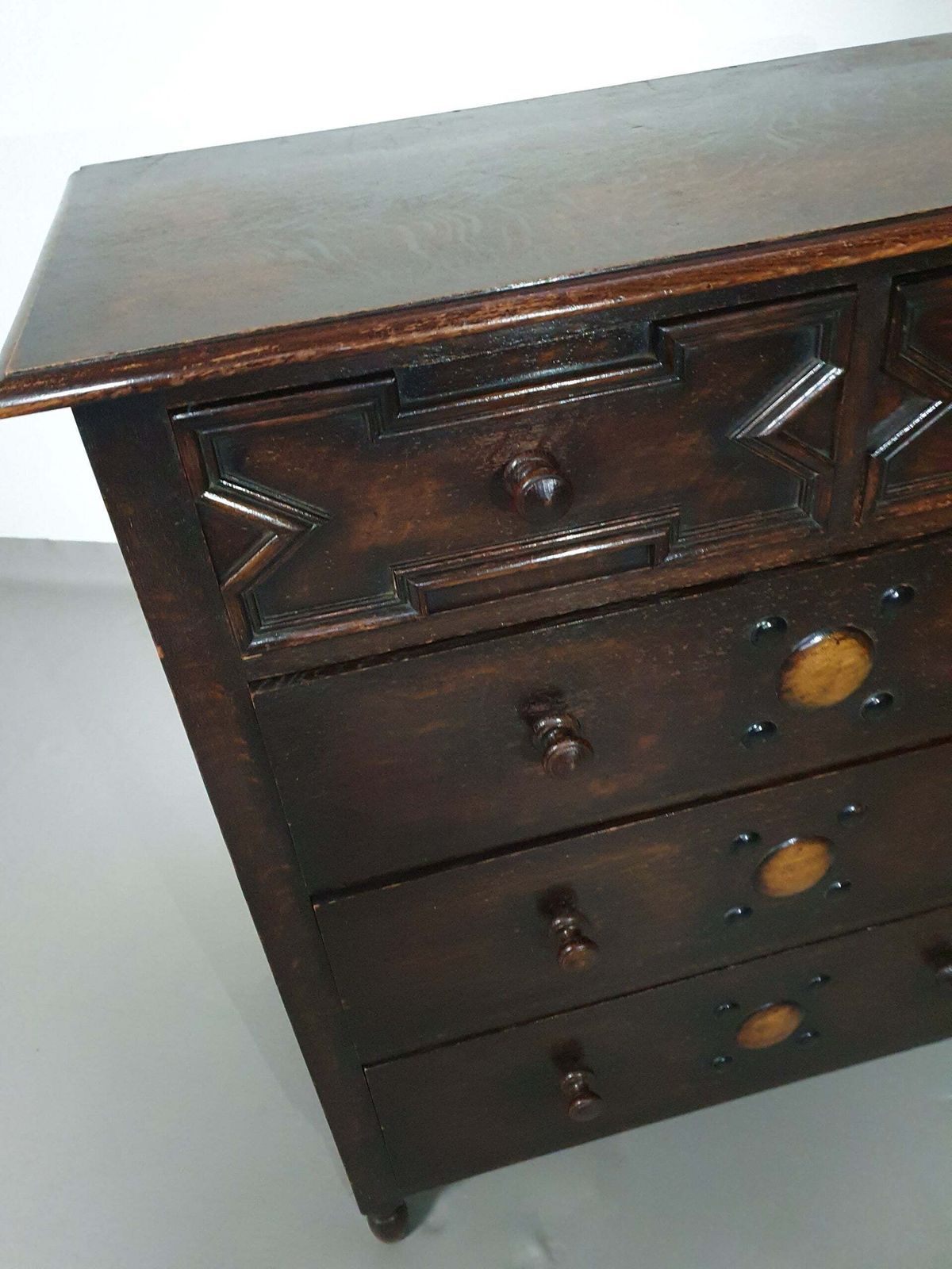 1689.0 Particularly Cool English Chest Of Drawers / Chest Of Drawers. Dated (Charles 2 Era). Made Of Solid Oak With Beautiful Patina. photo