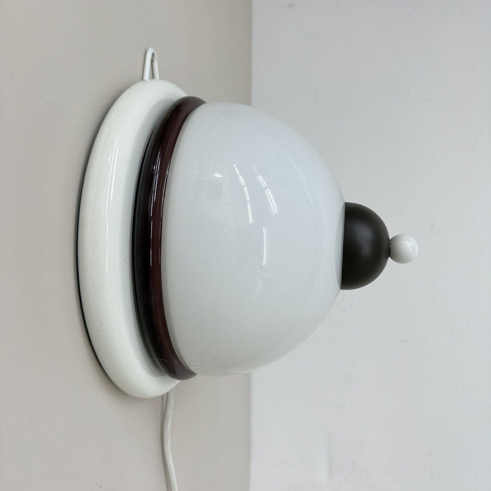 Vintage Bruine En Witte Wandlamp, Jaren 1970 photo Verlichting