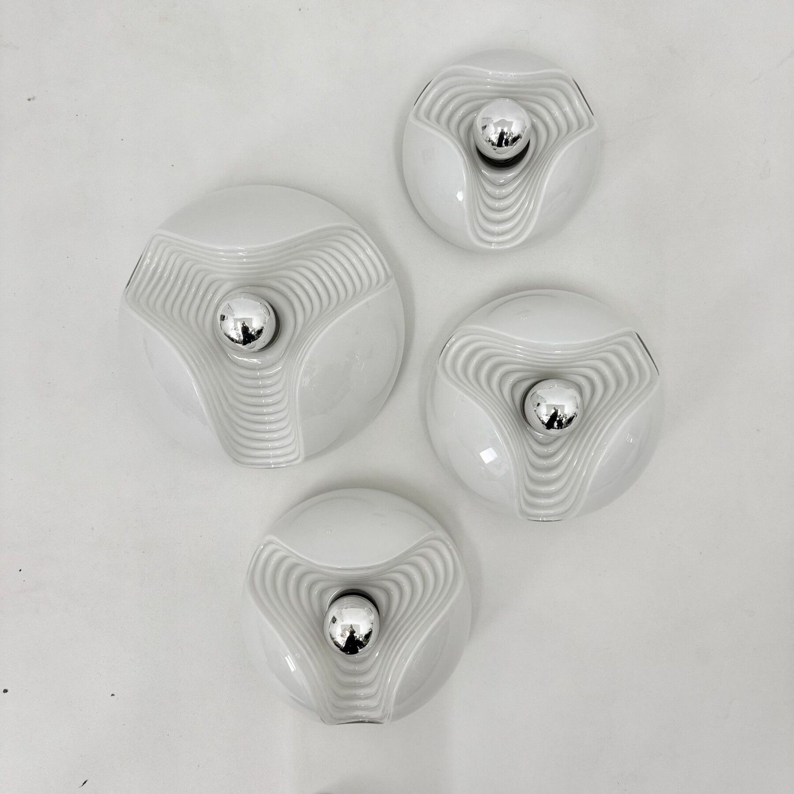 Set Van 4 Peil & Putzler Wave Melkglazen Wandlampen, Jaren 1970 photo for sale