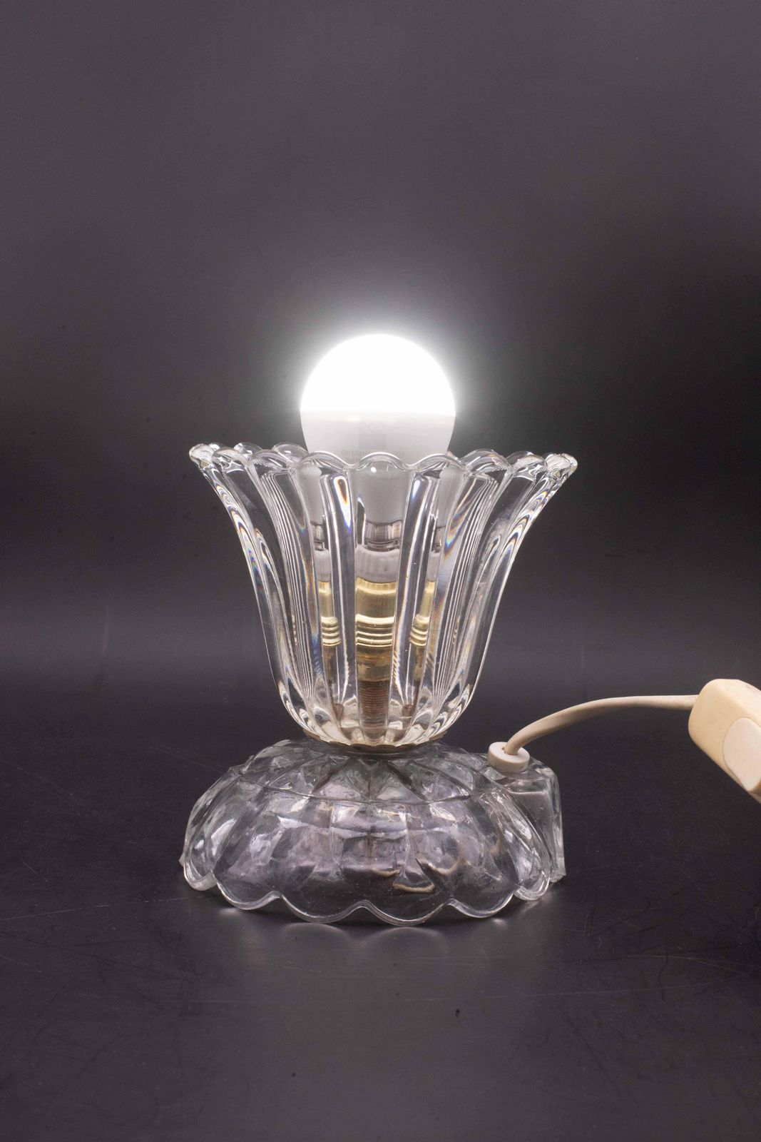 photo furniture Art Decò Murano Glass Table Lamp Leave By Barovier E Toso, 1950