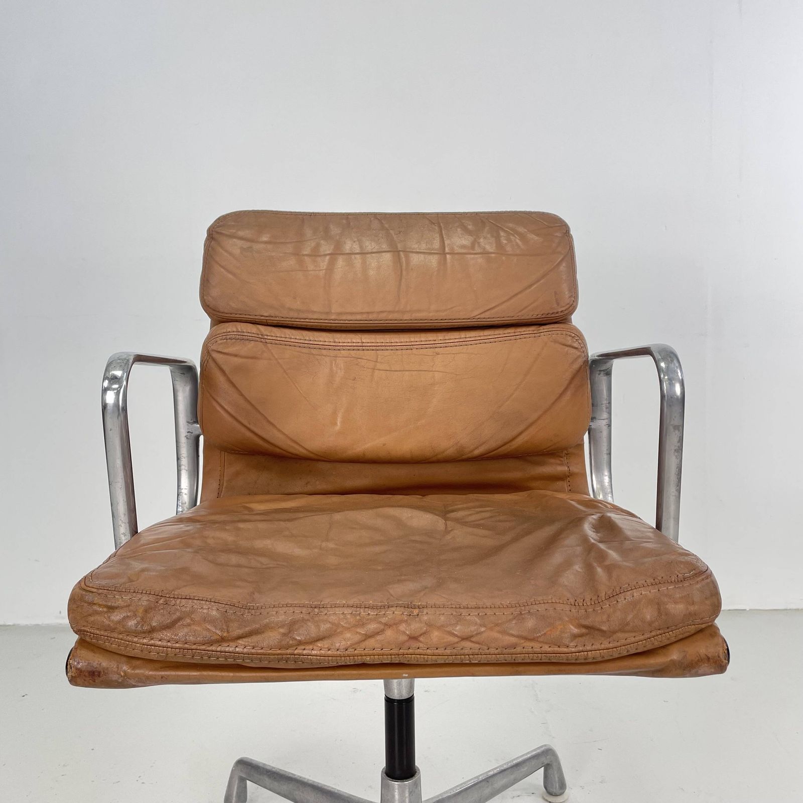 Eames Herman Miller Tan / Camel Leather Soft Pad Group Chair photo furniture
