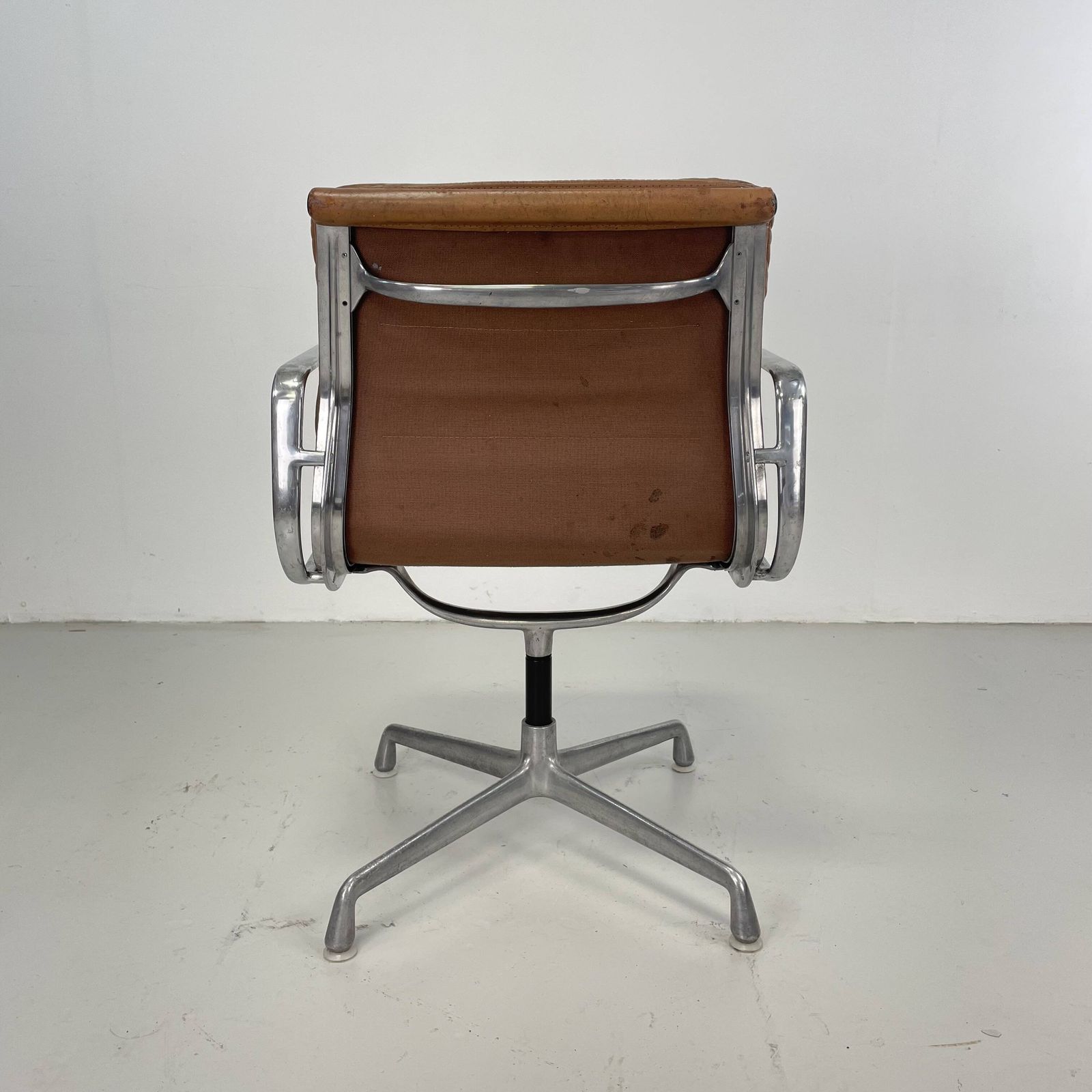 Eames Herman Miller Tan / Camel Leather Soft Pad Group Chair photo 1813.0
