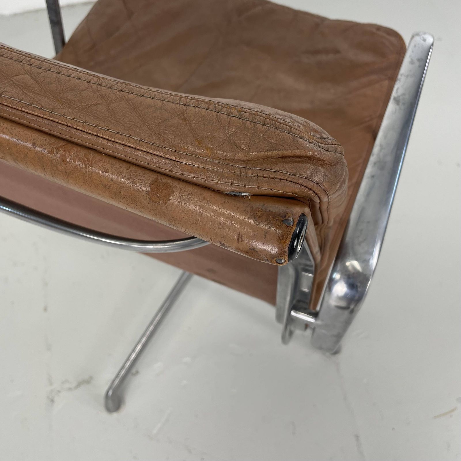 Eames Herman Miller Tan / Camel Leather Soft Pad Group Chair photo vintage