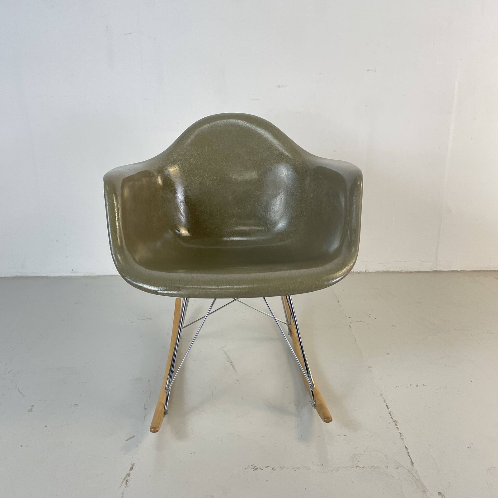Eames Herman Miller 1950s Rar Rocking Chair In Raw Umber photo for sale