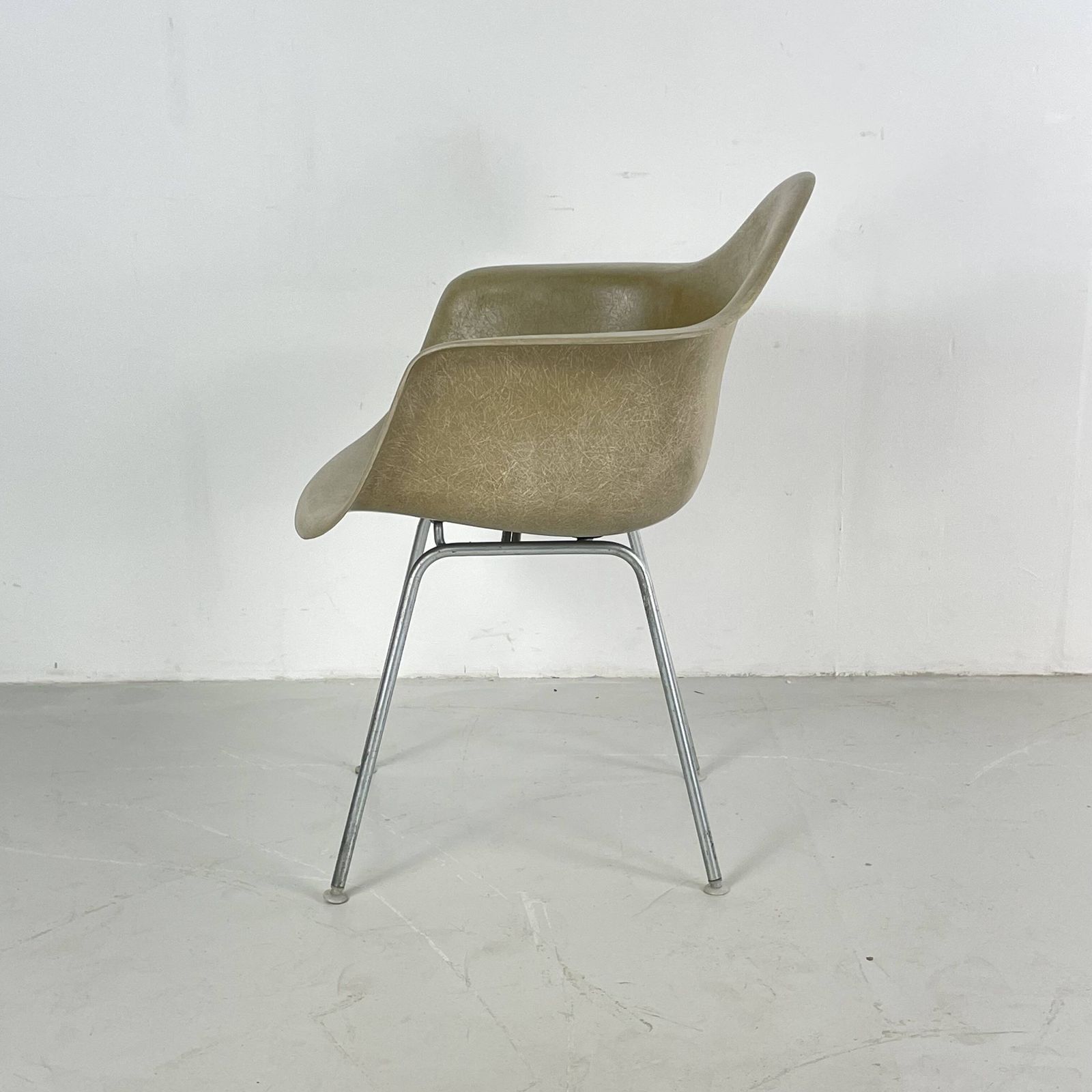 Eames Herman Miller Dax Fibreglass Chair In Seafoam Green photo furniture