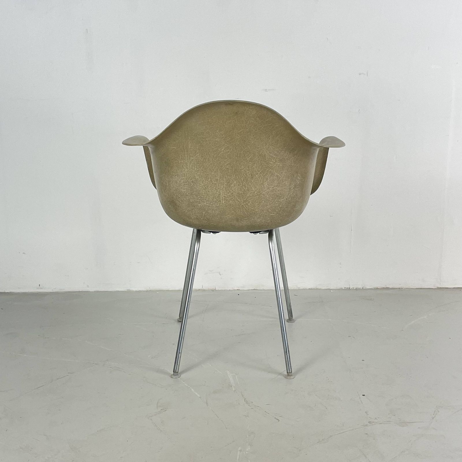 Eames Herman Miller Dax Fibreglass Chair In Seafoam Green photo vinterior