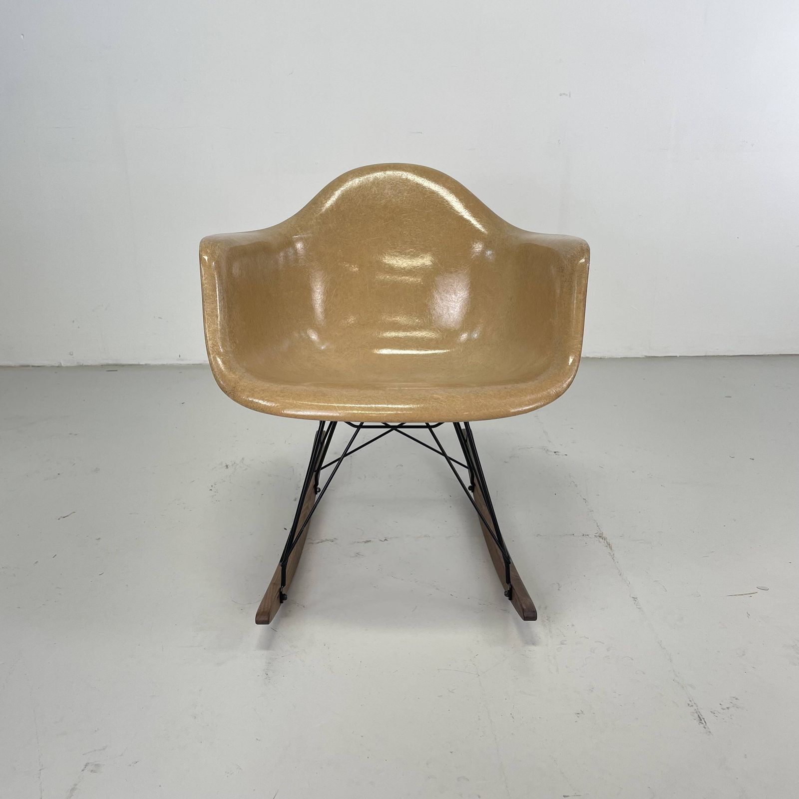 Eames Herman Miller 1950s Rar Rocking Chair In Light Tan photo Furniture