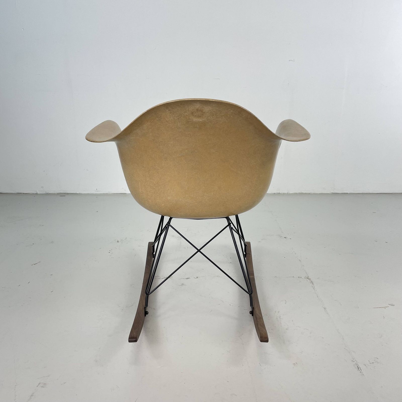Eames Herman Miller 1950s Rar Rocking Chair In Light Tan photo vintage