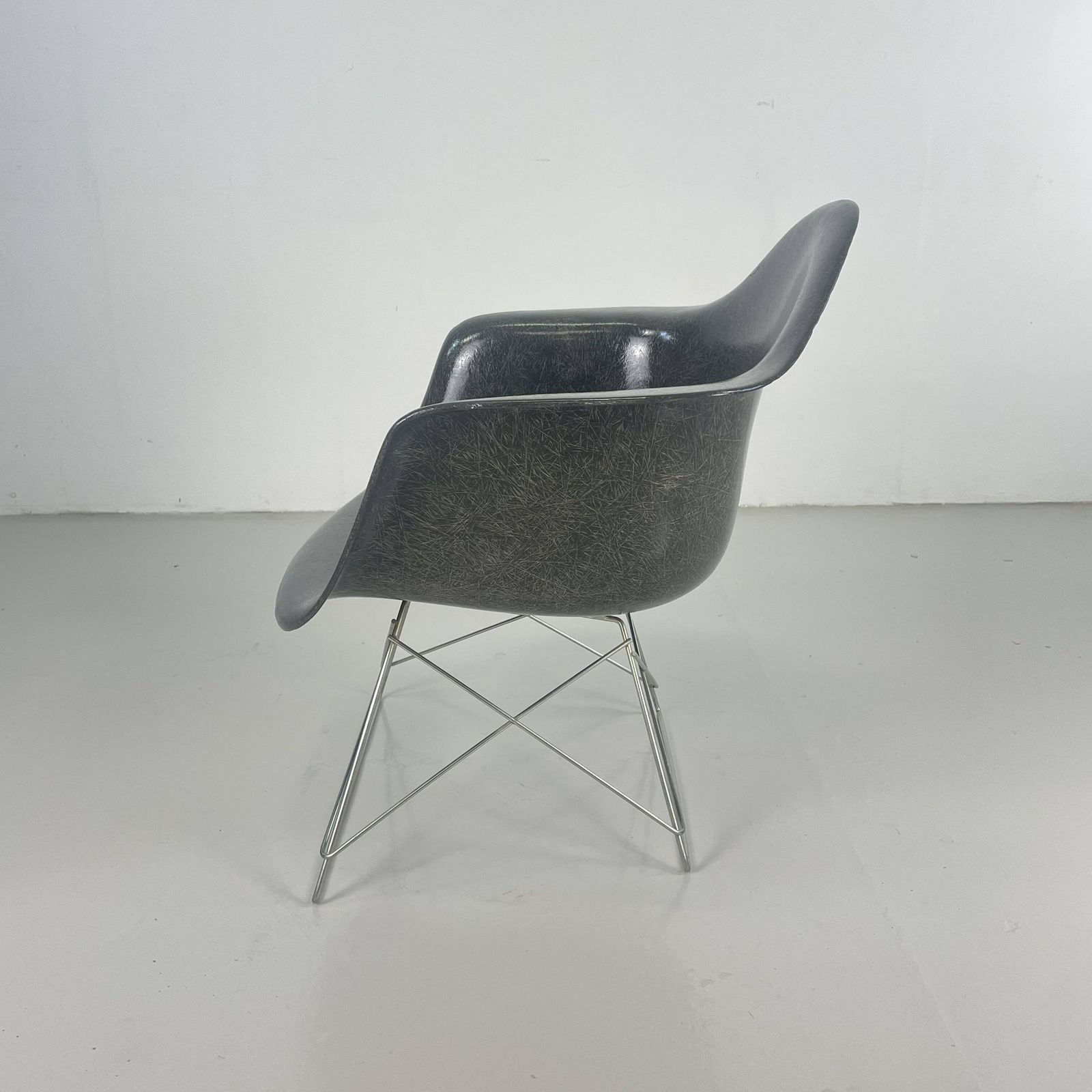 Eames Herman Miller 1950s Lar Armchair In Elephant Grey On Cats Cradle Black Base photo Furniture