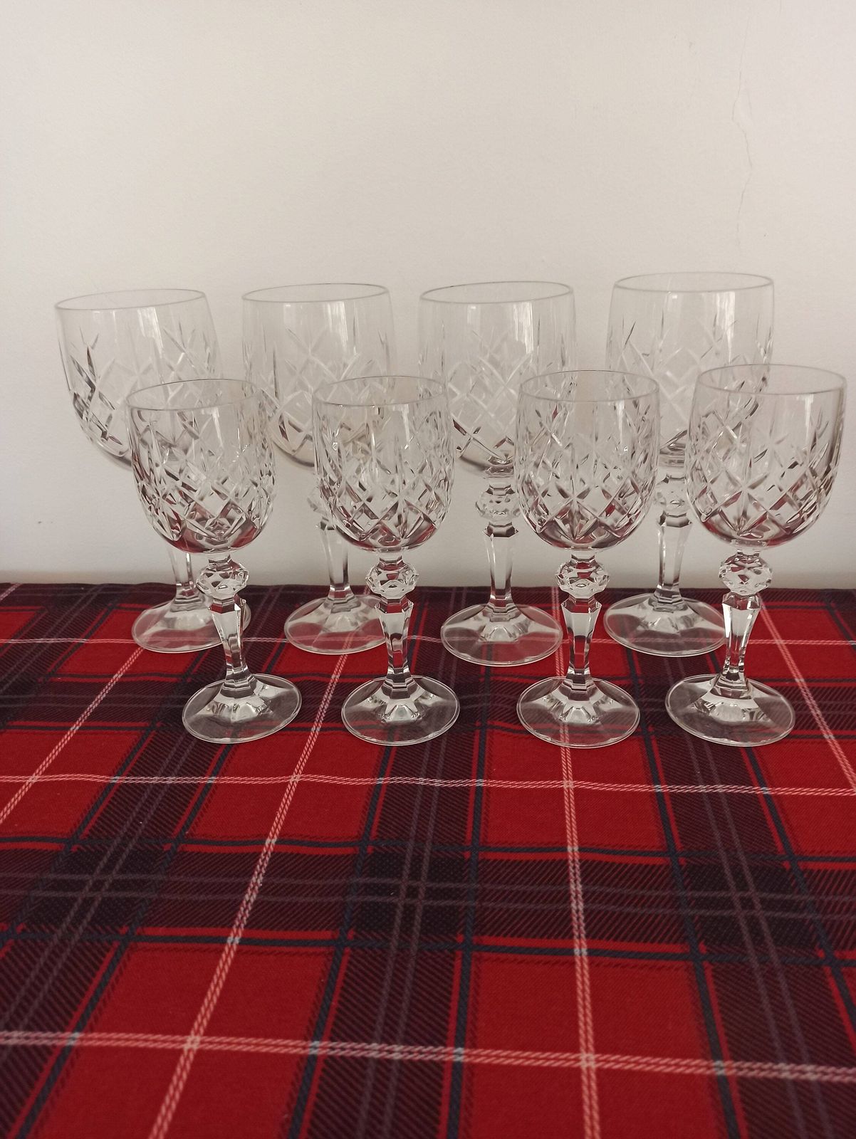 Set Of Lead Crystal Glasses. 4 Wine Glasses And 4 Sherry / Liqueur Glasses. Excellent Condition. photo furniture