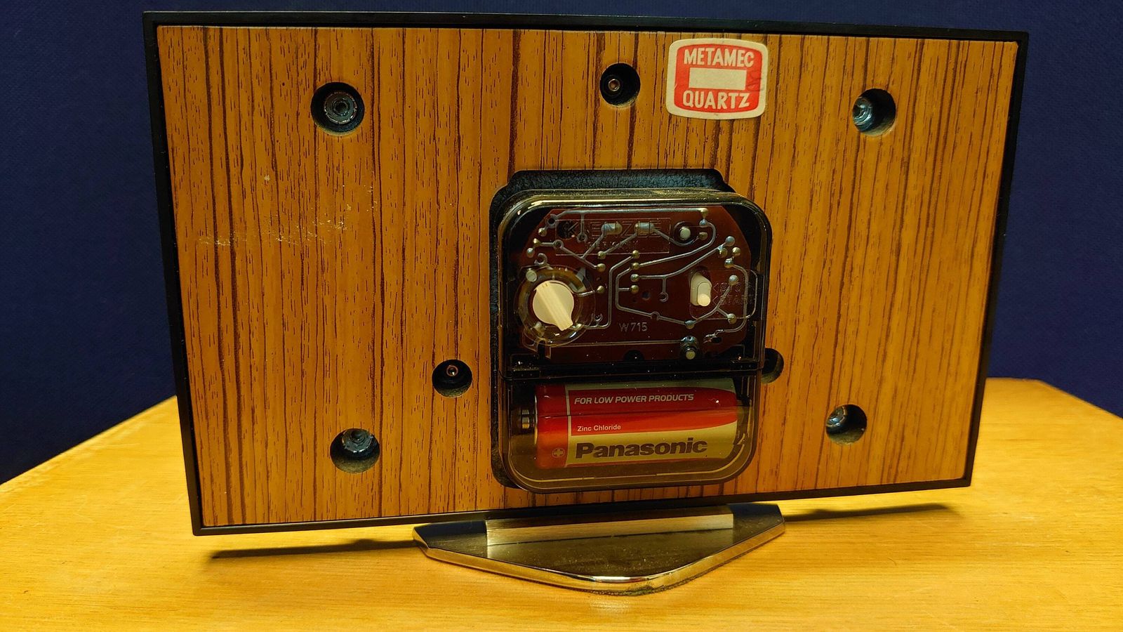 Metamec 1960s Quartz Clock. Roman Numerals. 20.5cm Wide   Fully Working   Excellent Condition   Battery Operated photo vinterior