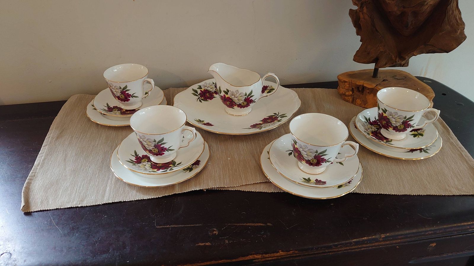 Set Of Four Crown Royal China Cups, Saucers And Side Plates Plus Sandwich Plate & Milk Jug   Very Good Condition photo furniture
