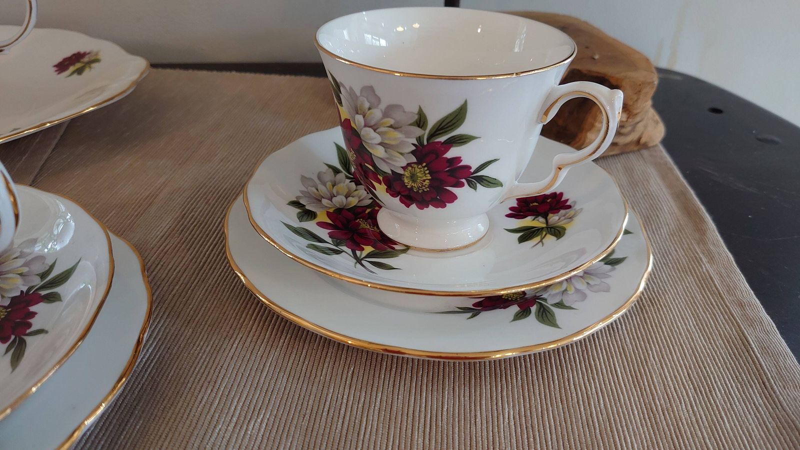Set Of Four Crown Royal China Cups, Saucers And Side Plates Plus Sandwich Plate & Milk Jug   Very Good Condition photo vinterior