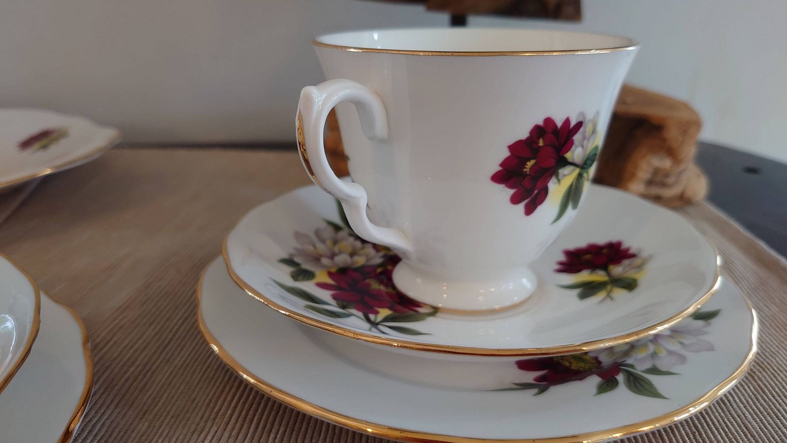 Set Of Four Crown Royal China Cups, Saucers And Side Plates Plus Sandwich Plate & Milk Jug   Very Good Condition photo vintage