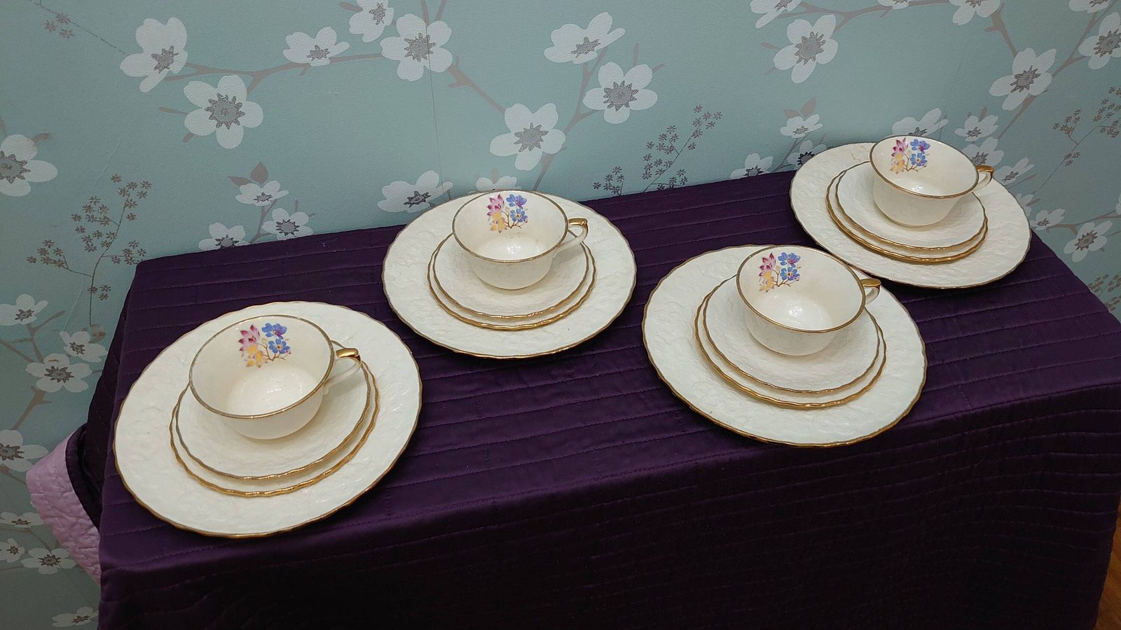 Alfred Meakin Tea And Side Plate Set   16 Pieces   Offwhite And Painted Cornflowers   Good Condition photo furniture