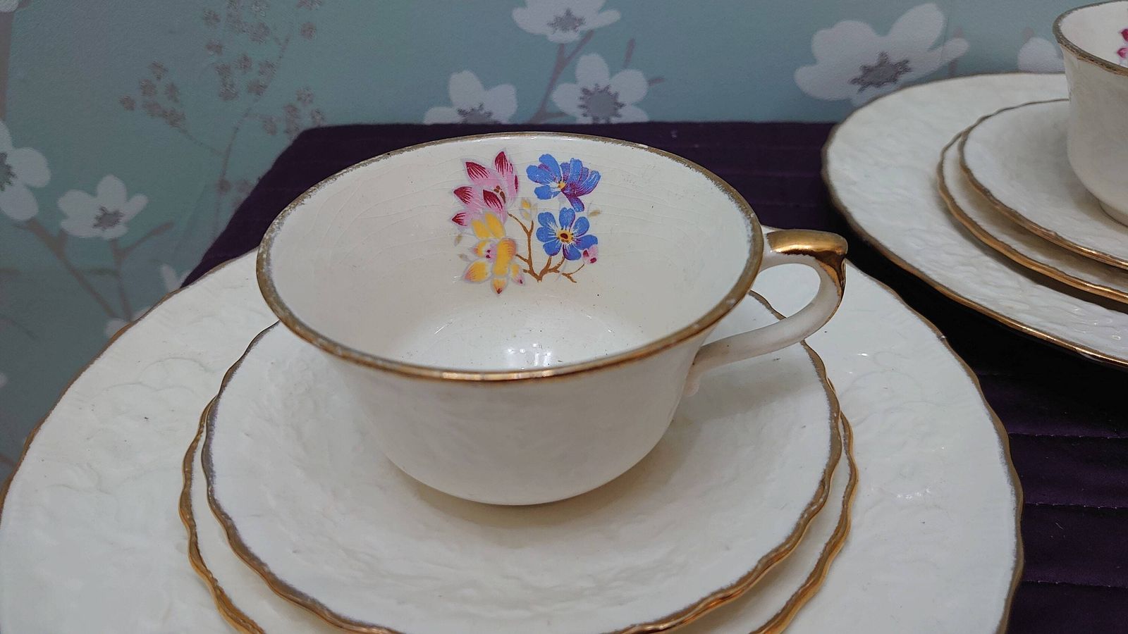Alfred Meakin Tea And Side Plate Set   16 Pieces   Offwhite And Painted Cornflowers   Good Condition photo 58.0