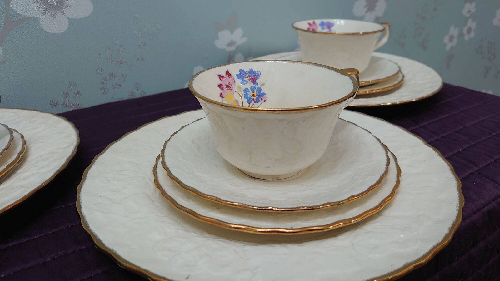 Alfred Meakin Tea And Side Plate Set   16 Pieces   Offwhite And Painted Cornflowers   Good Condition photo buy