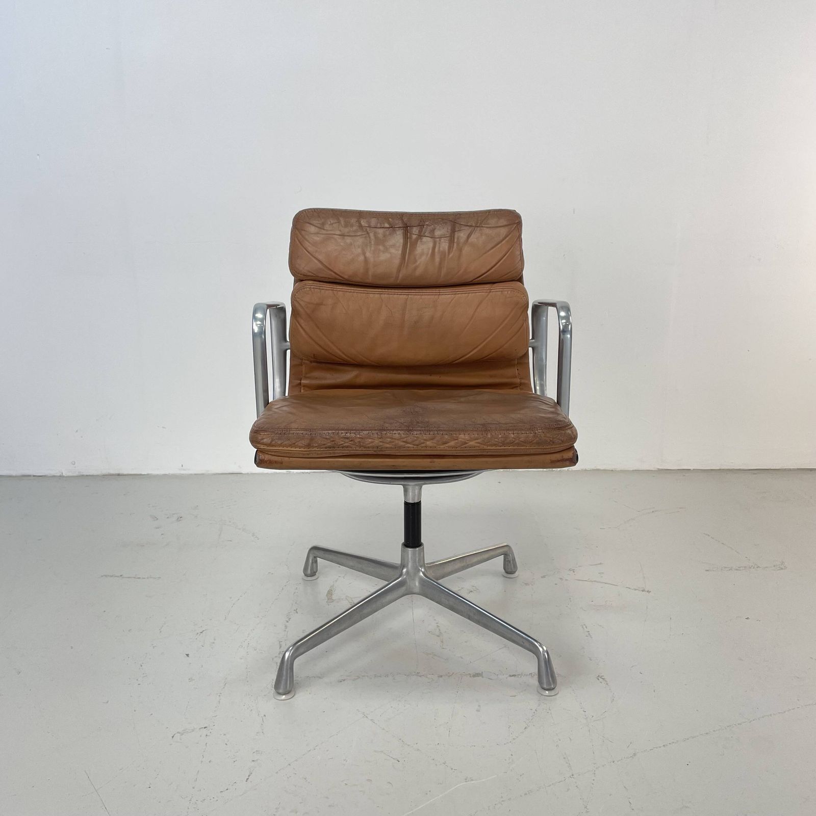 Eames Herman Miller Tan / Camel Leather Soft Pad Group Chair photo vinterior